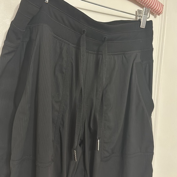 Lululemon pants - Picture 3 of 8